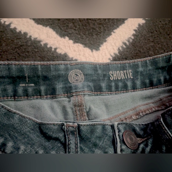 SO Jean Shorts - Picture 3 of 3
